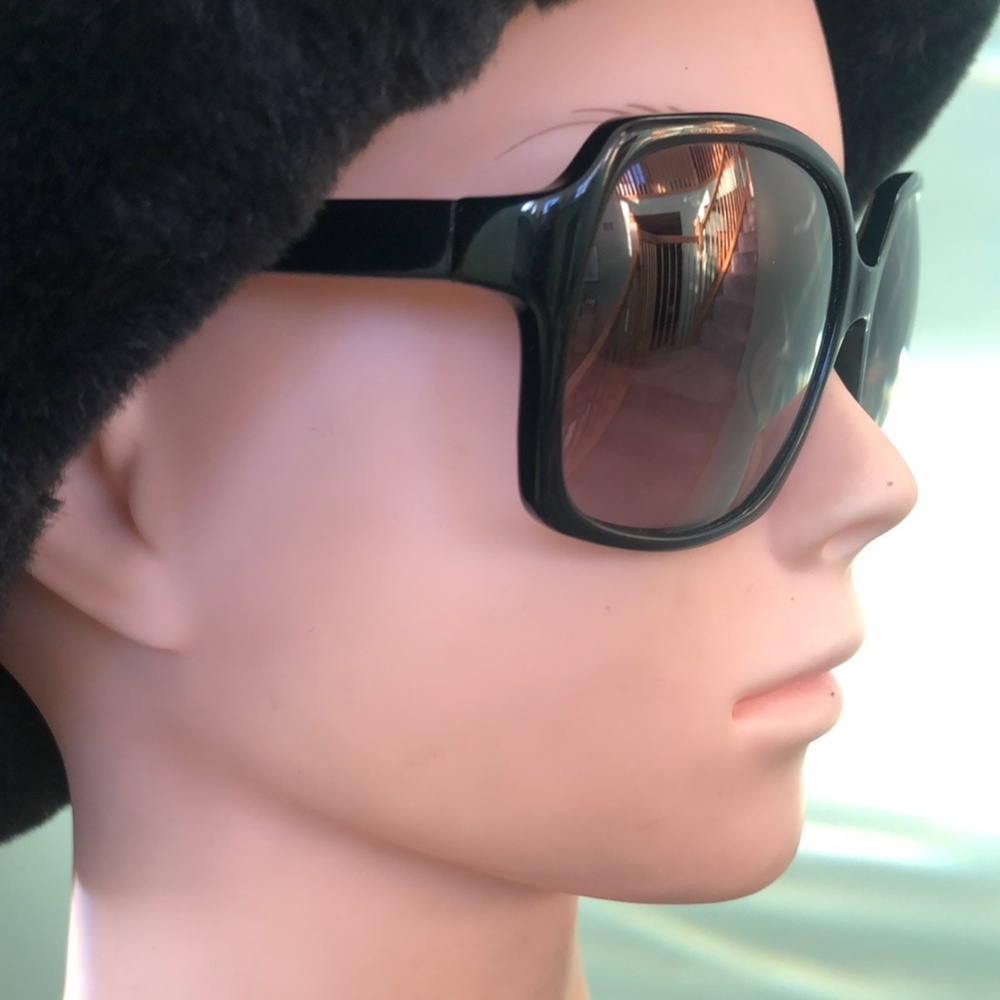 Fendi FS5204 001 Women's Black Oversized Gradient Gray Non-Polarized Sunglasses - Picture 5 of 8